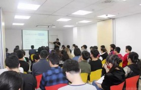 昂立日语特邀日本留学专家携杰出高中生开展公益讲座
