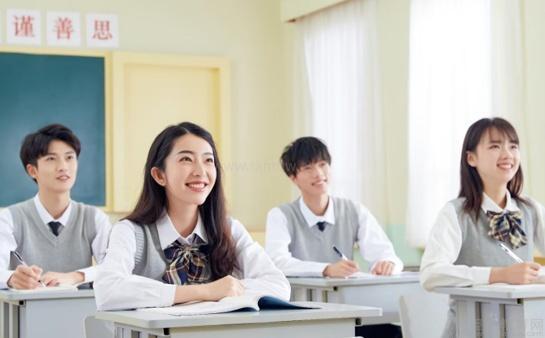 学生上课场景